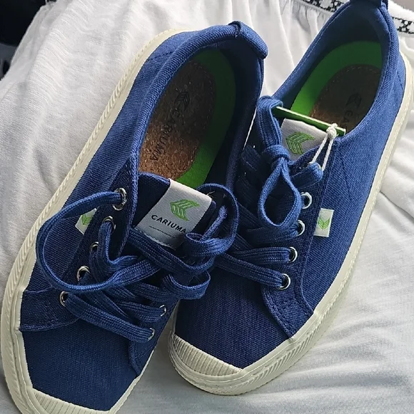 Cariuma Blue and Green Women's Sneakers. Made With Organic Cotton. - Picture 2 of 10